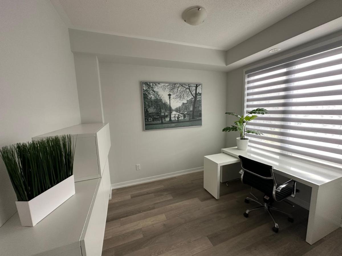 Modern Townhouse, Vaughan, Ontario, Canada Екстериор снимка