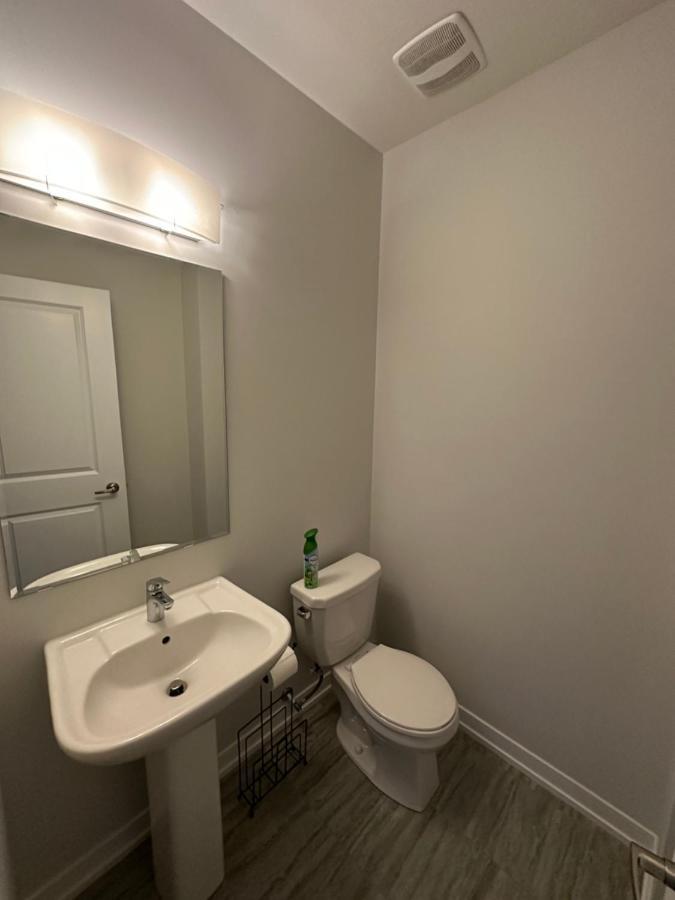 Modern Townhouse, Vaughan, Ontario, Canada Екстериор снимка