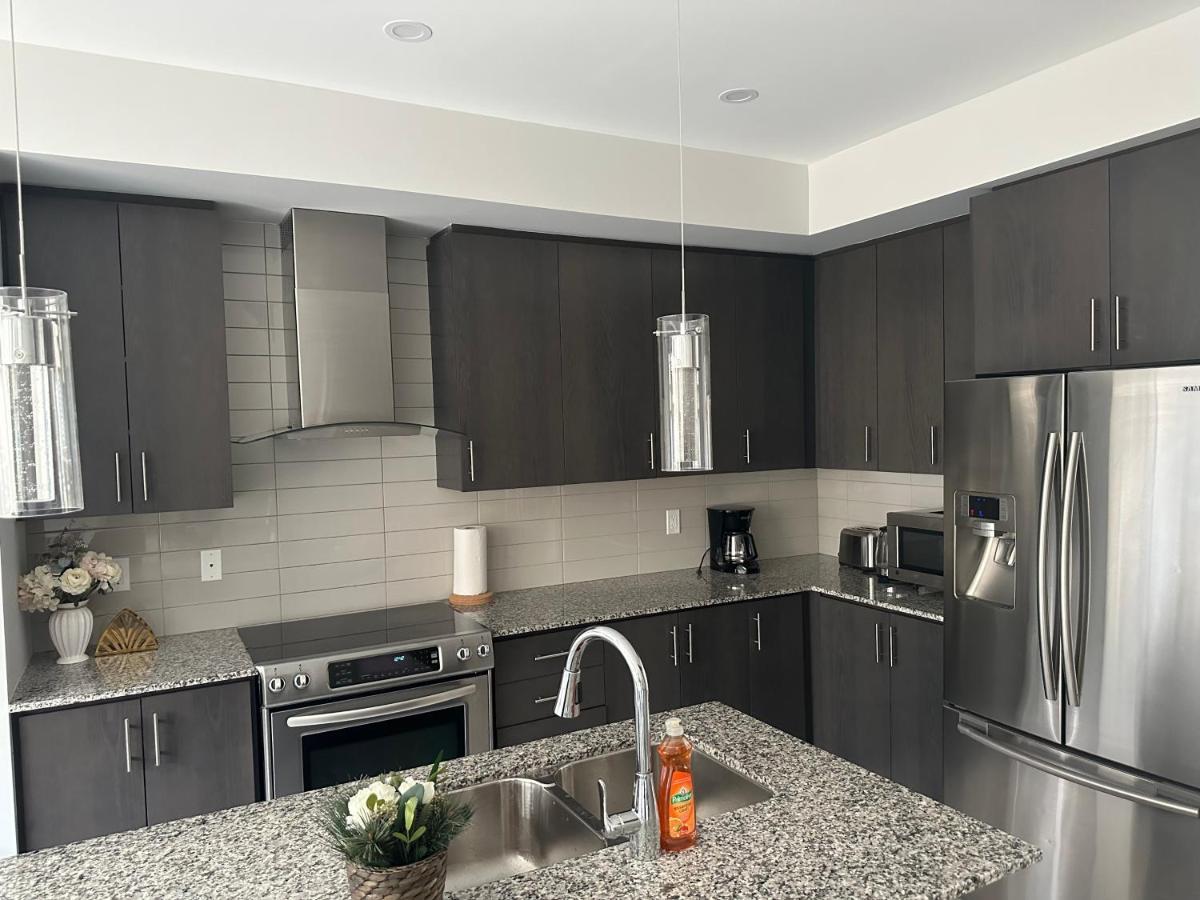 Modern Townhouse, Vaughan, Ontario, Canada Екстериор снимка