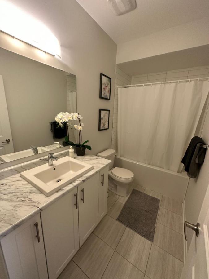 Modern Townhouse, Vaughan, Ontario, Canada Екстериор снимка