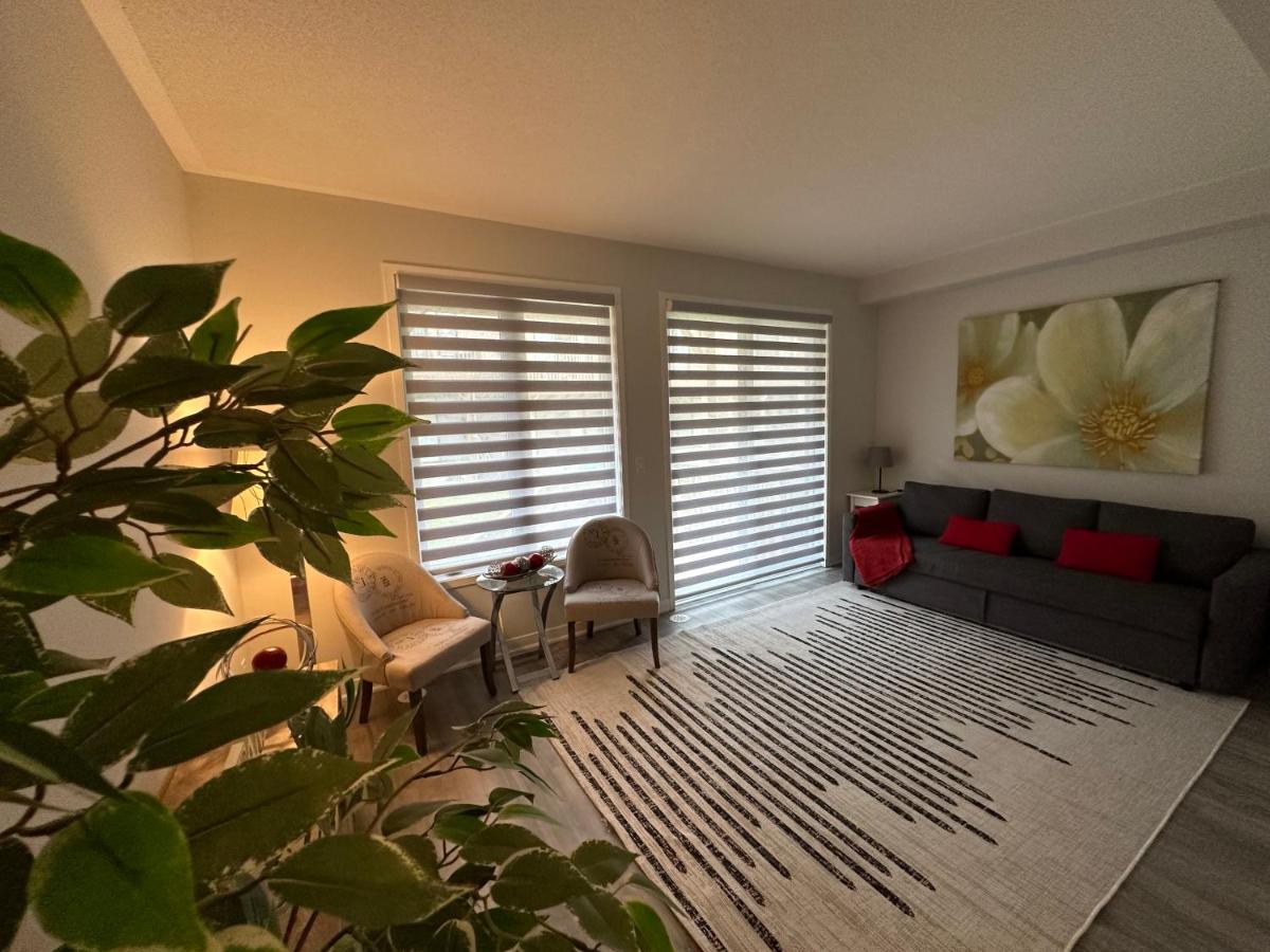 Modern Townhouse, Vaughan, Ontario, Canada Екстериор снимка